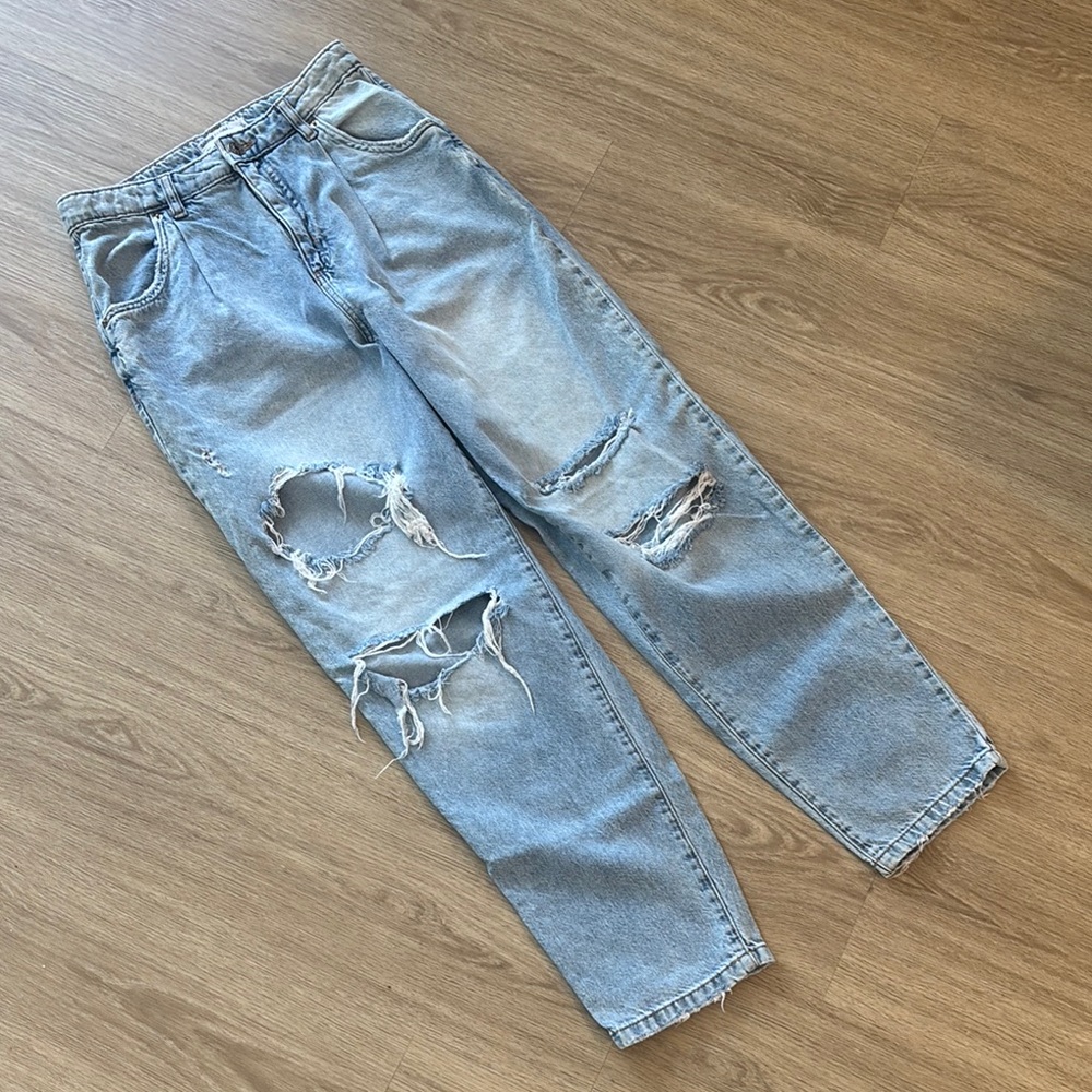 NWOT Garage Mom Distressed Light Blue Jeans